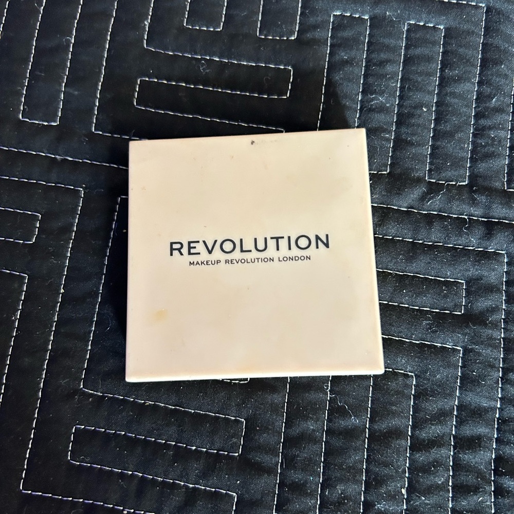 Revolution Countour Compact